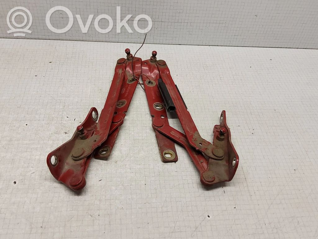 Ford Focus Tailgate/trunk/boot hinge 
