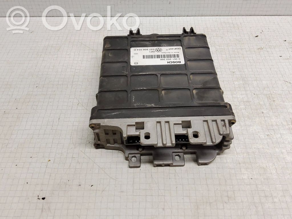 Engine control unit/module   0261203266,037906024D