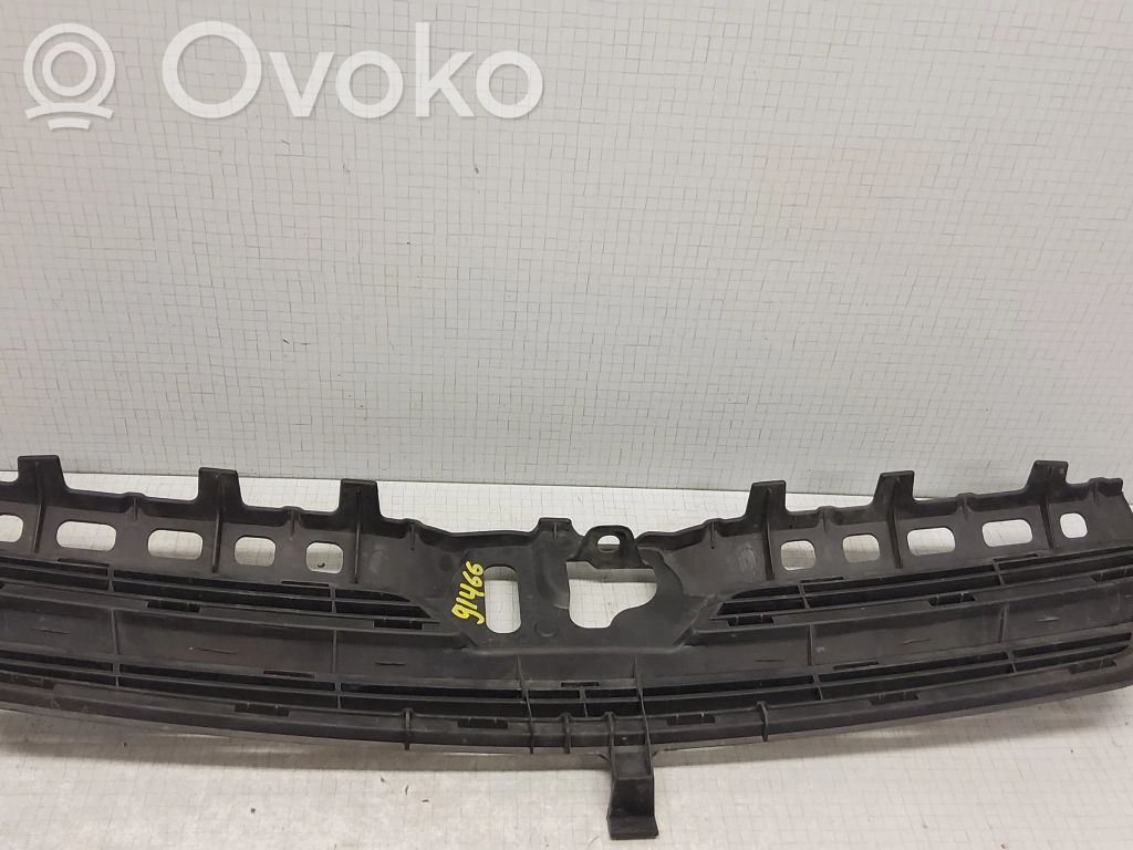 Toyota Corolla E120 E130 Etupuskurin ylempi jäähdytinsäleikkö 