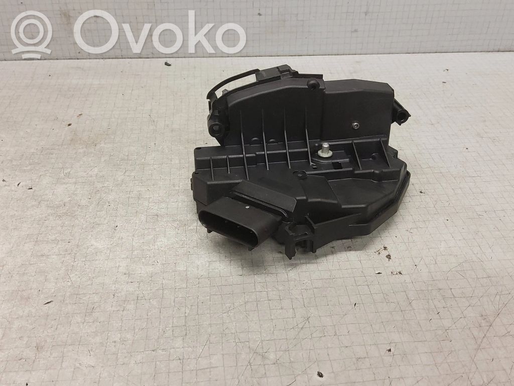 Ford Focus ST Priekšpusē slēdzene 