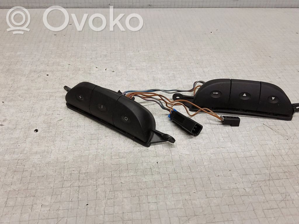 Opel Zafira A Steering wheel buttons/switches 