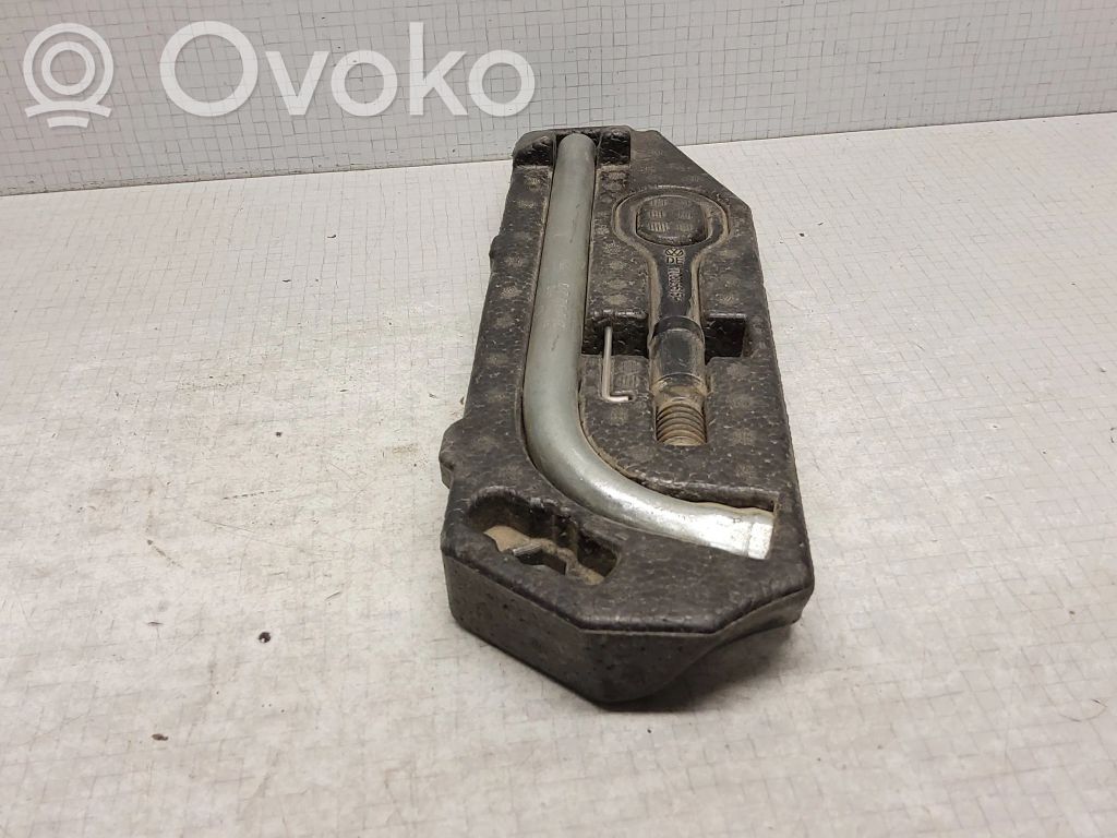 Volkswagen Caddy Tool set 