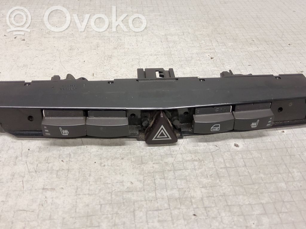 Opel Zafira B Hazard light switch 
