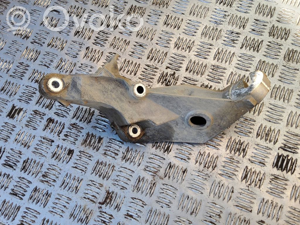 Saab 9-5 Engine mounting bracket 