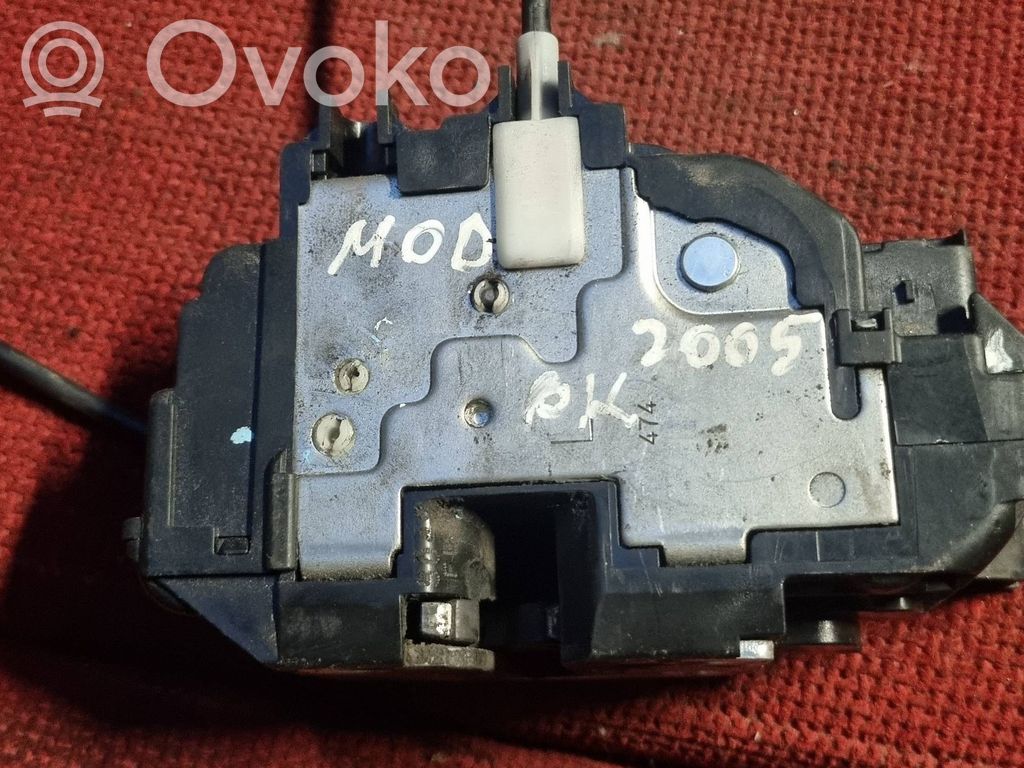 Renault Modus Priekšpusē slēdzene 
