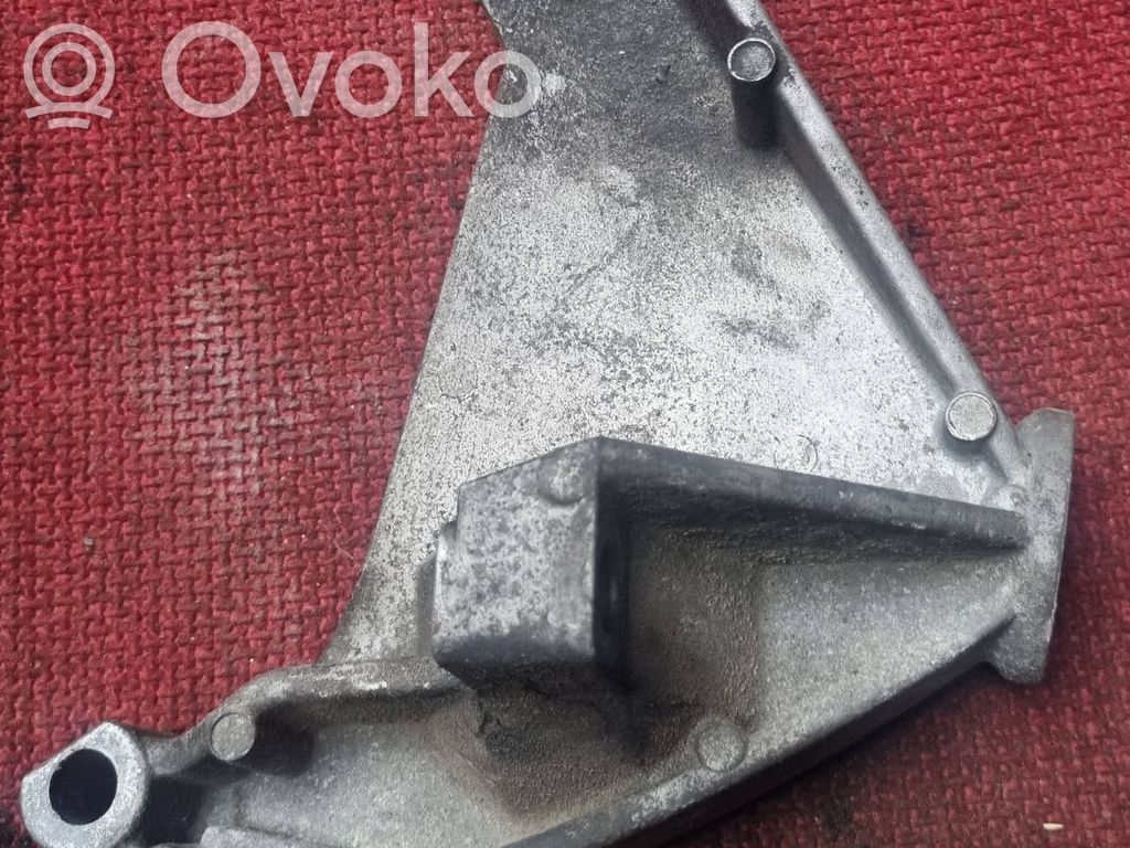 Renault Laguna II Gearbox mounting bracket 