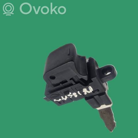 Nissan Qashqai Elektrinių langų jungtukas 