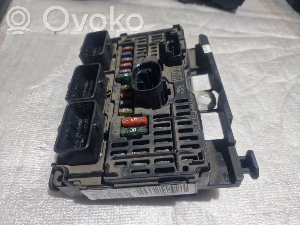Peugeot 407 Fuse module 