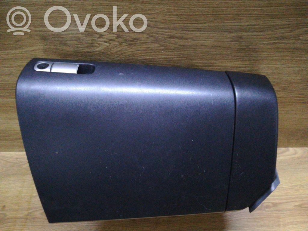 Mazda 3 I Glove box 