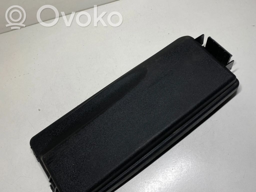 Opel Vectra C Tapa de caja de fusibles 