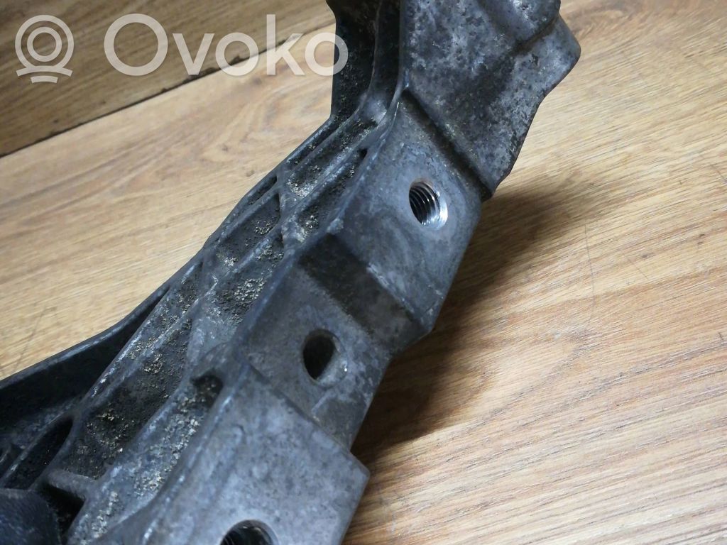 Volkswagen Touran I Engine mounting bracket 