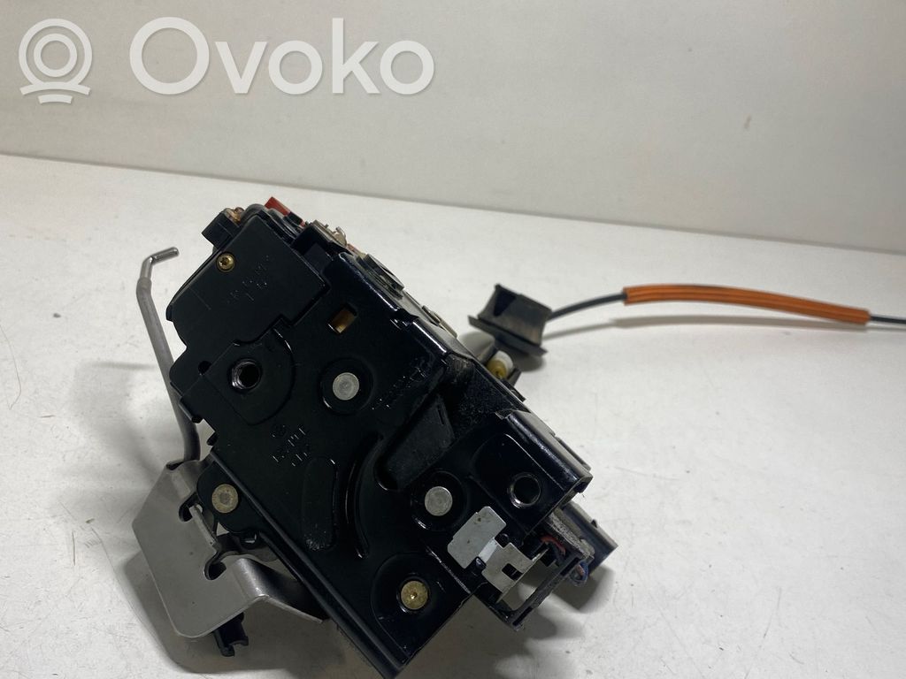 Audi A4 S4 B6 8E 8H Aizmugurē slēdzene 