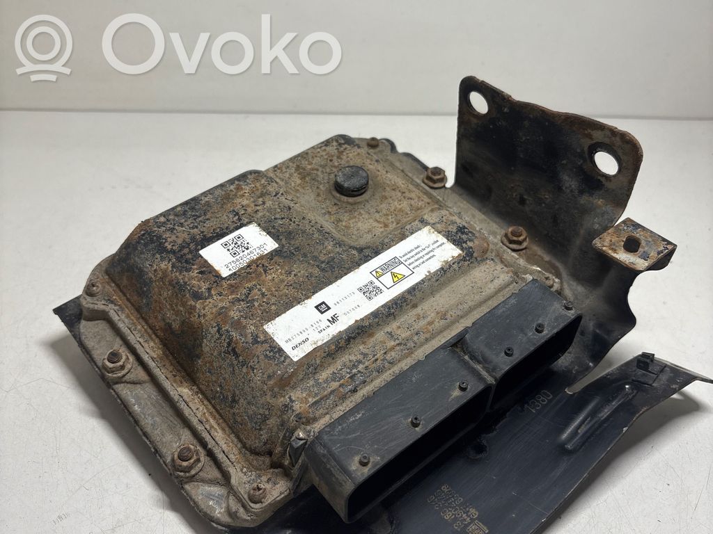 Opel Zafira B Engine control unit/module 