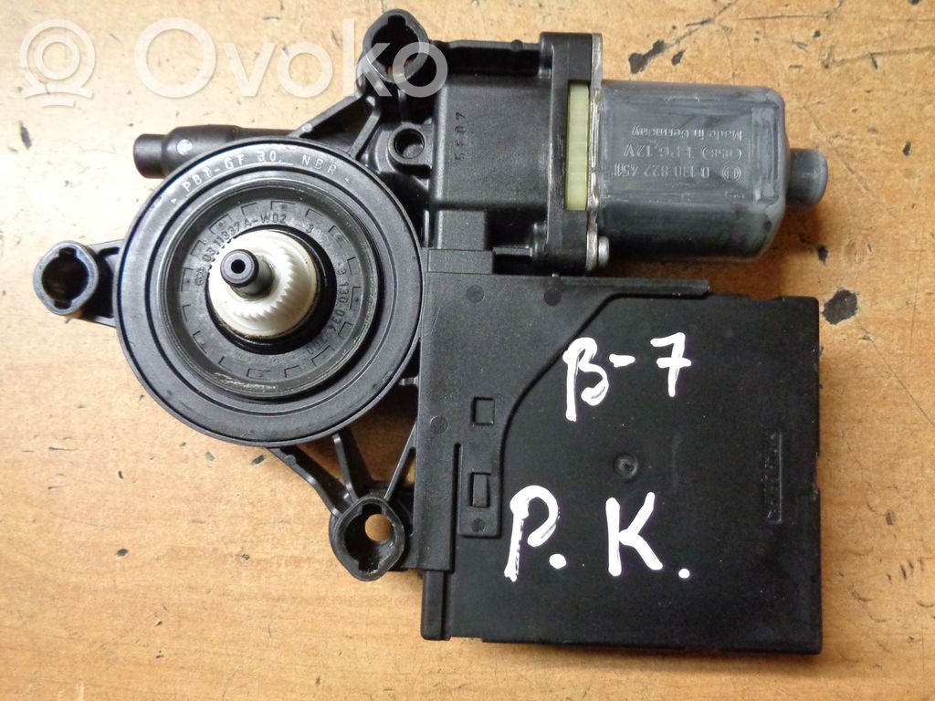 Volkswagen PASSAT B7 Silnik regulatora szyby drzwi przednich 