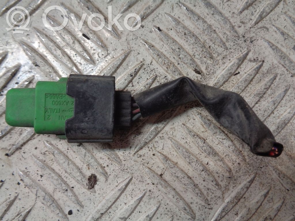 Nissan Note (E11) Sensor de temperatura interna/externa 
