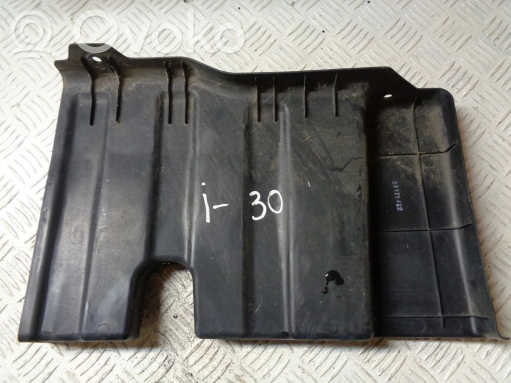 Hyundai i30 Placa protectora/protector antisalpicaduras motor 