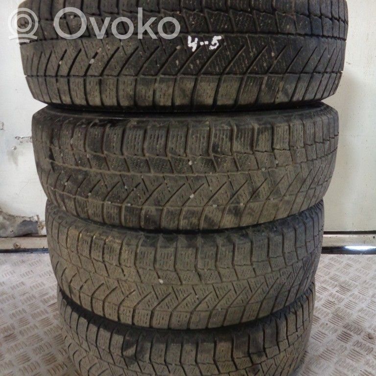 Neumático de invierno R15   17565R15,3915