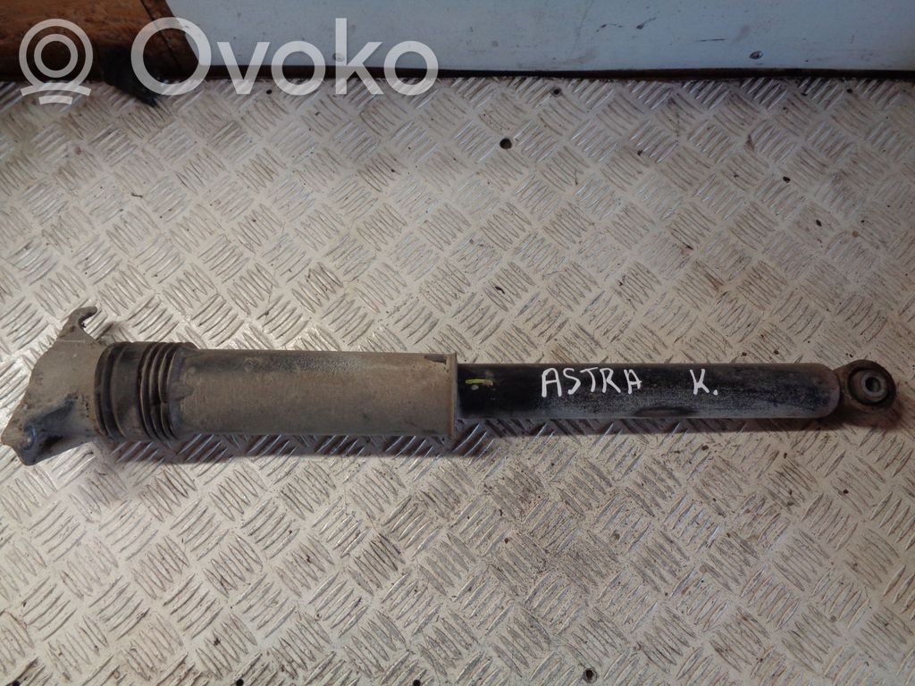 Opel Astra K Takaiskunvaimennin 