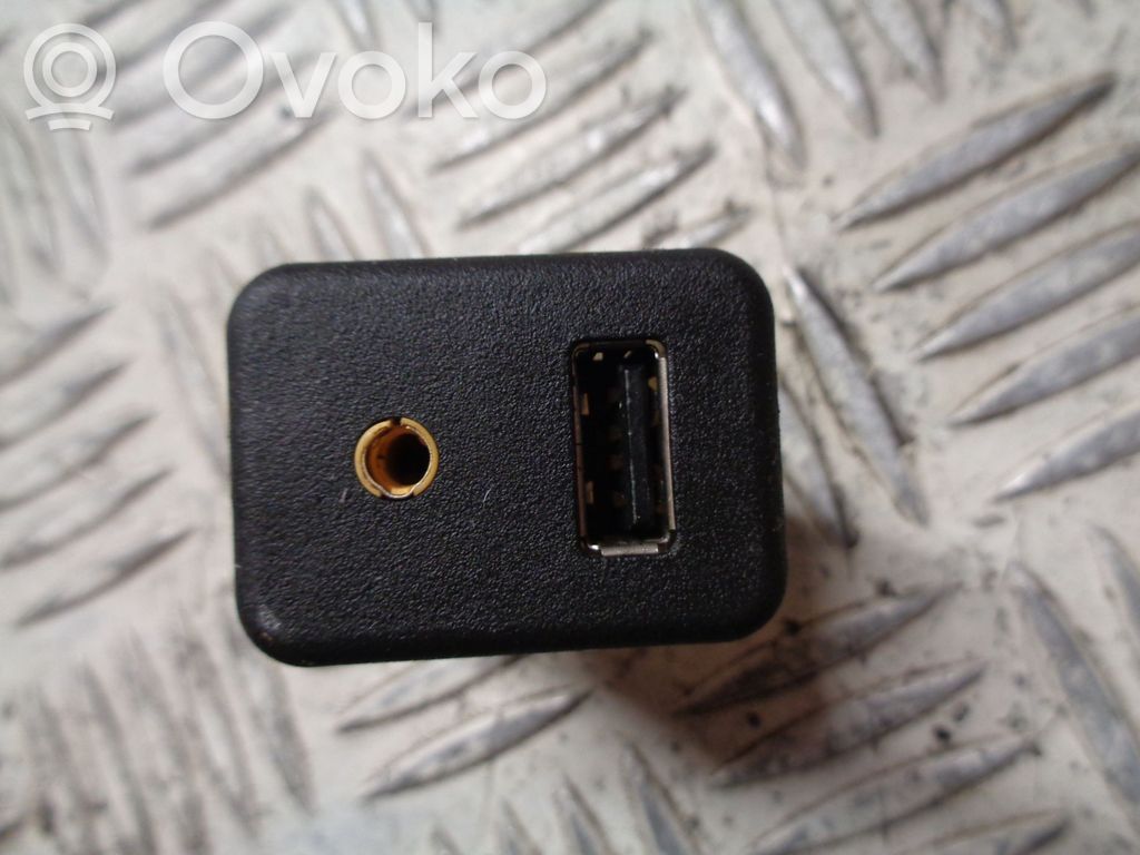 Chevrolet Cruze USB socket connector 
