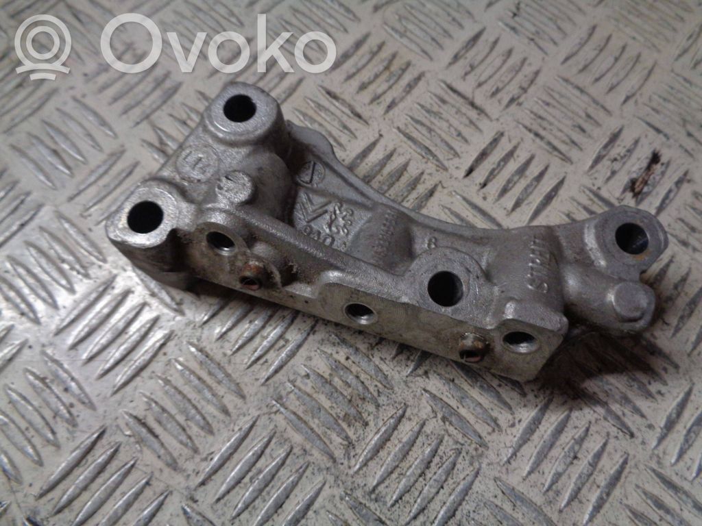 Peugeot 2008 I Engine mounting bracket 