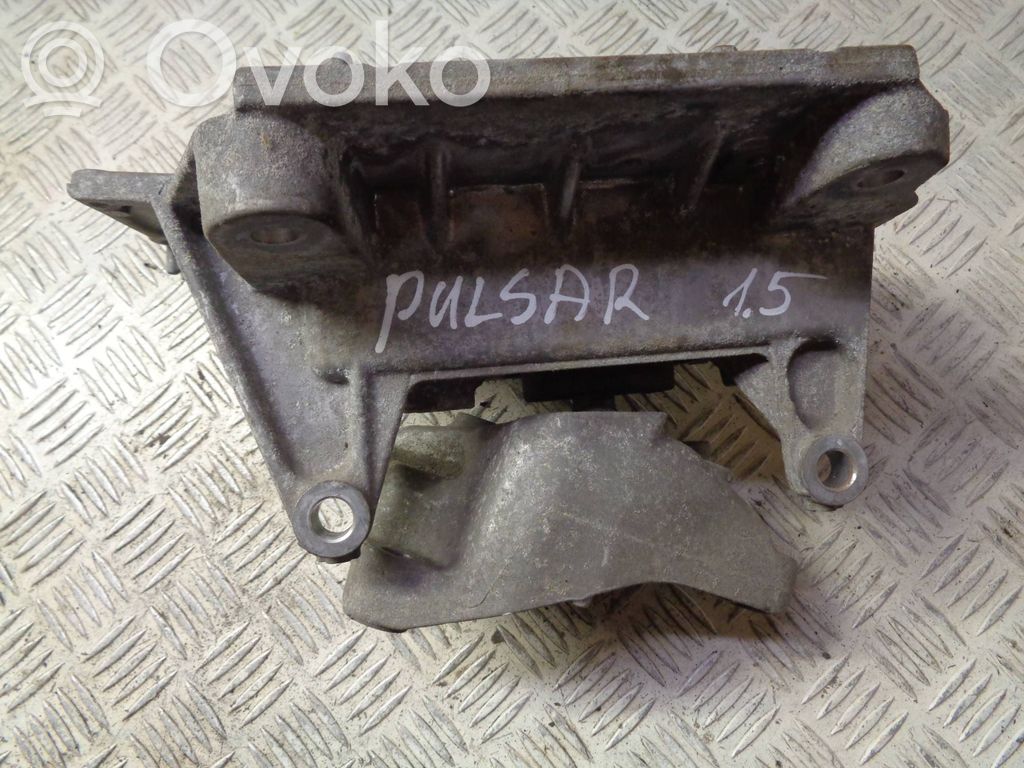 Nissan Pulsar Halterung Lager Getriebe 