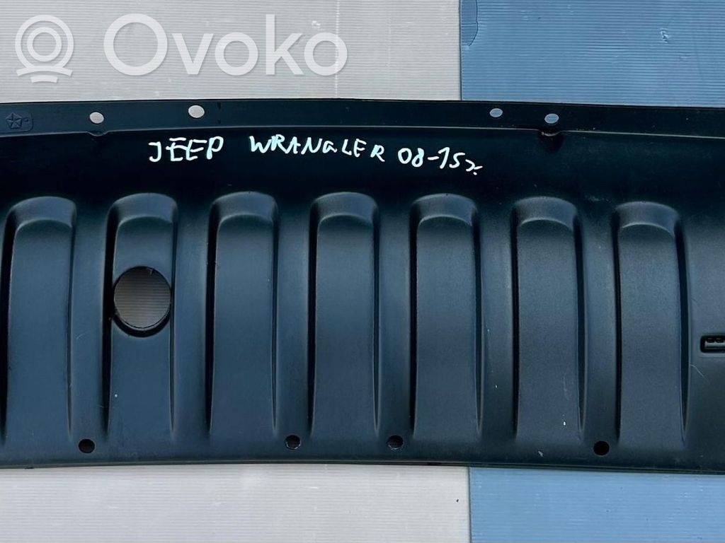 Jeep Wrangler Etupuskurin reuna 