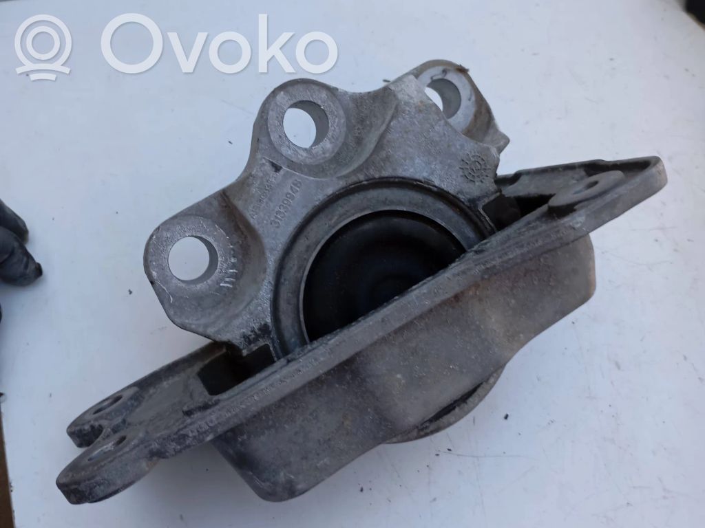 Volvo XC90 Engine mount bracket 