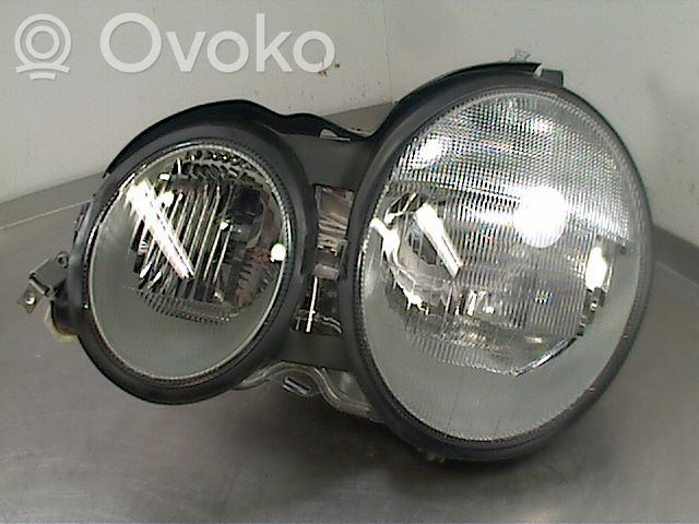 Mercedes-Benz E W210 Lampa przednia 