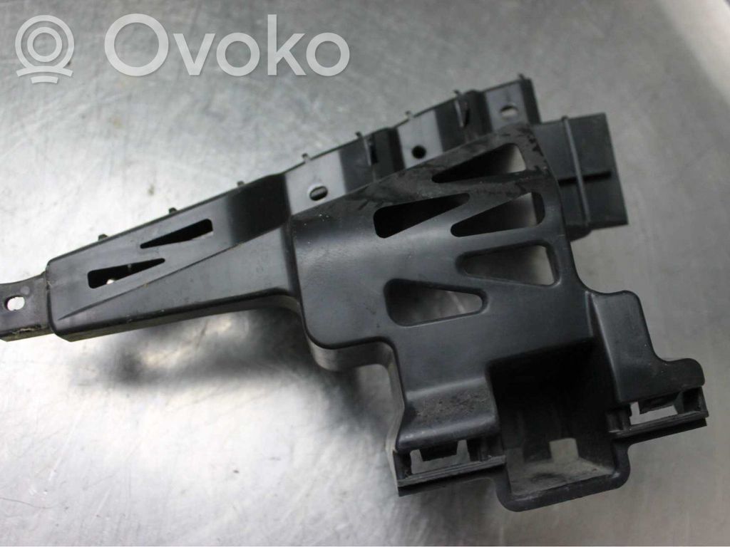 Front bumper mounting bracket