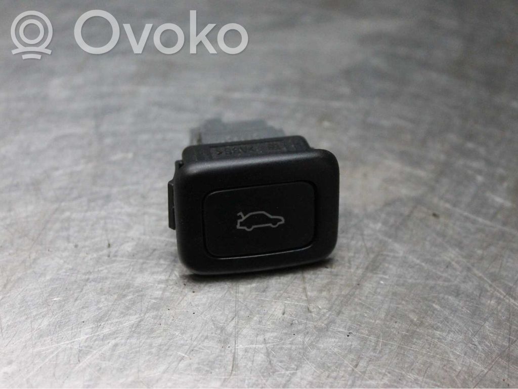 Tailgate/boot open switch button   12805287