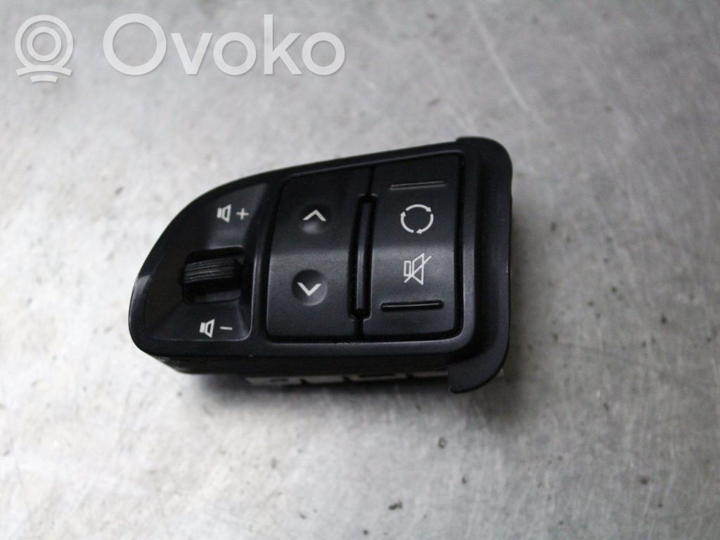 KIA Ceed Steering wheel buttons/switches 