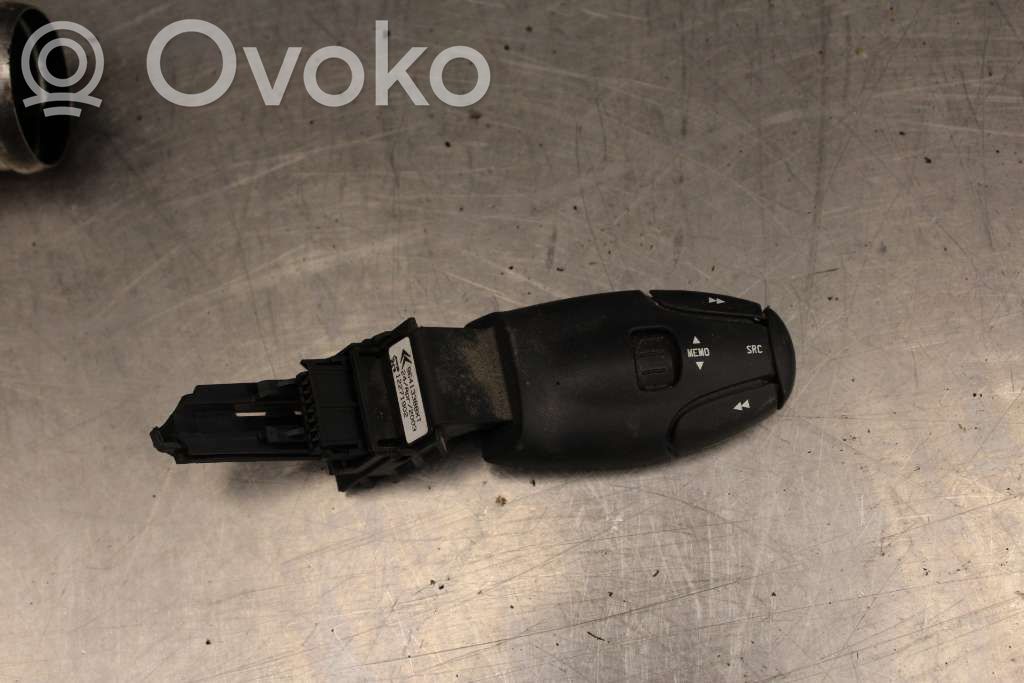 Peugeot 807 Steering wheel buttons/switches 
