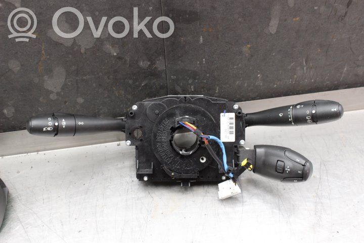 Peugeot 207 Interruptor/palanca de limpiador de luz de giro 