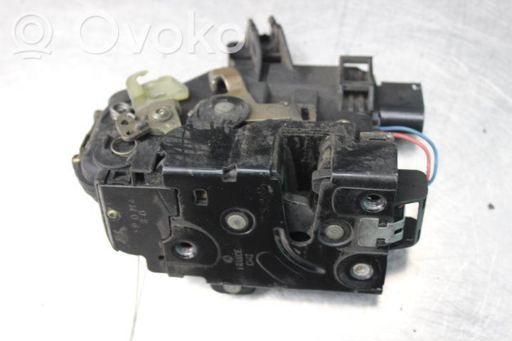 Audi TT Mk1 Zamek drzwi przednich 