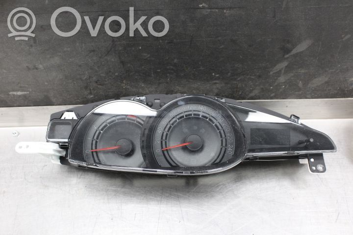 Toyota Verso Speedometer (instrument cluster) 