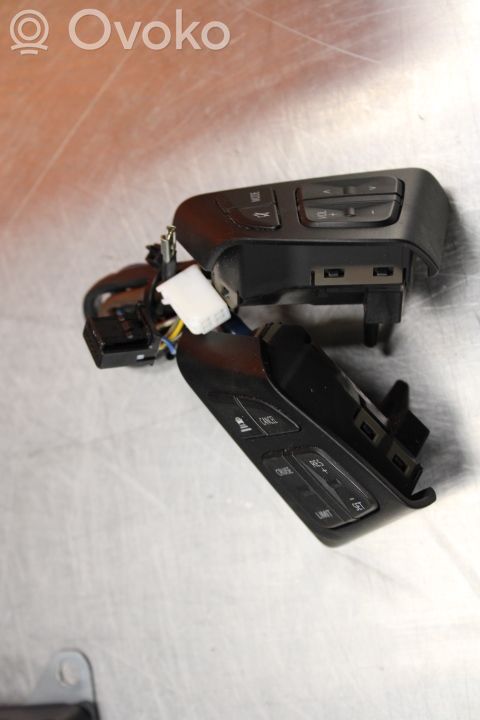 Suzuki Vitara (LY) Boutons / interrupteurs volant 