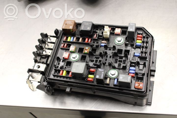 Opel Astra K Módulo de fusible 