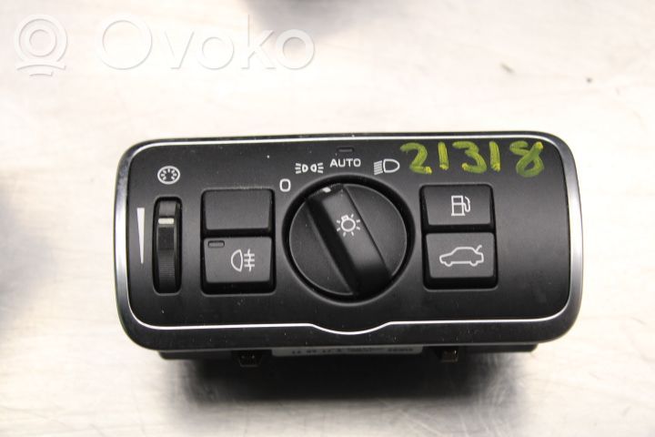 Light switch   30739448