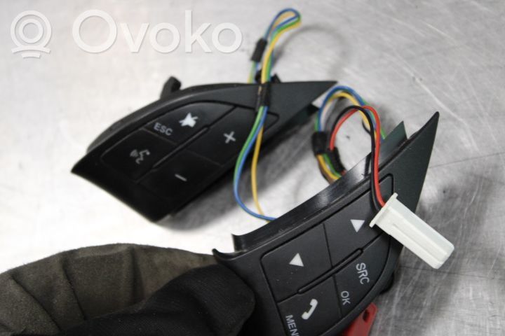 Opel Combo D Steering wheel buttons/switches 