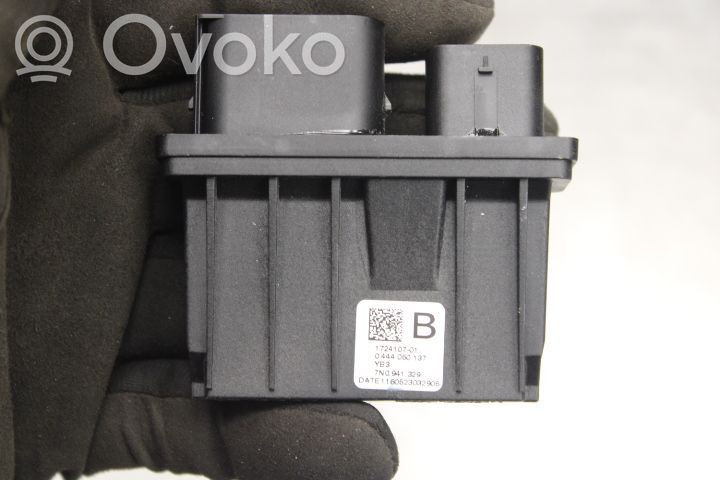 Unité de commande / module de pompe à carburant   7N0941329
