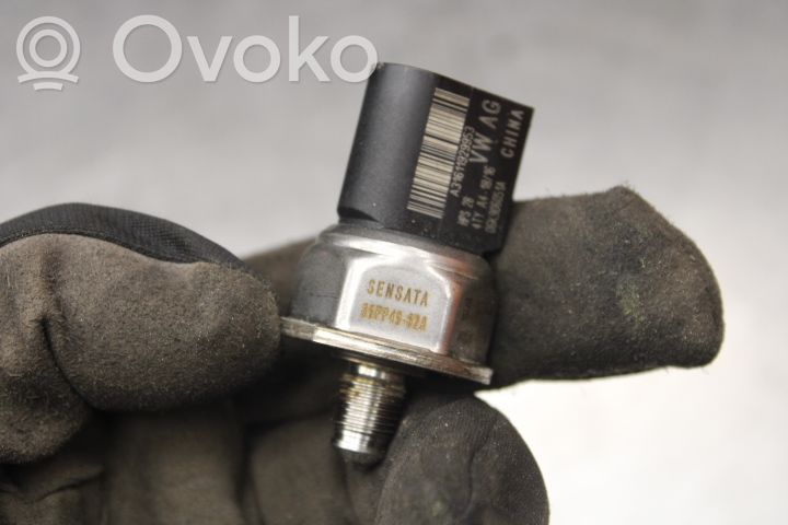 Régulateur de pression de carburant   06K906051A