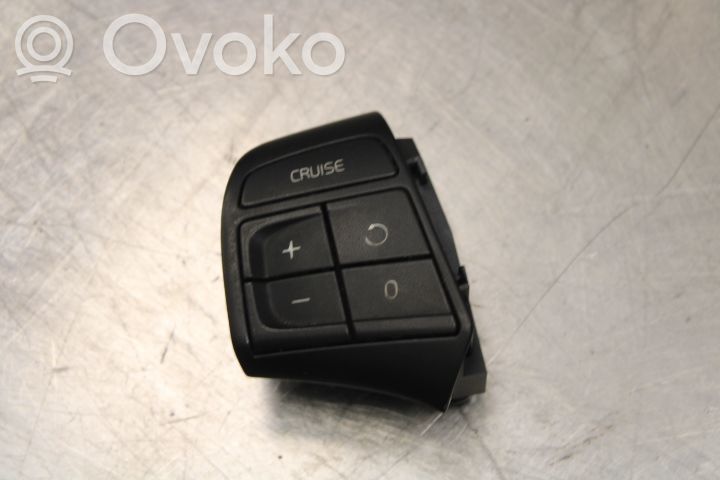 Volvo XC60 Steering wheel buttons/switches 