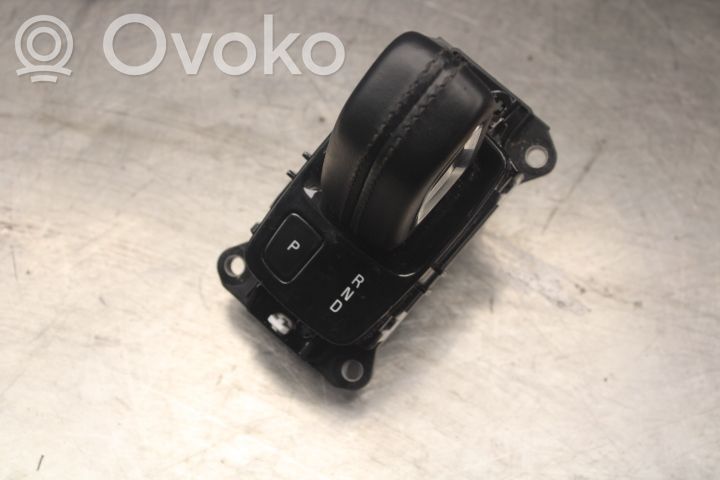 Volvo XC40 Vaihteenvalitsimen verhoilu 