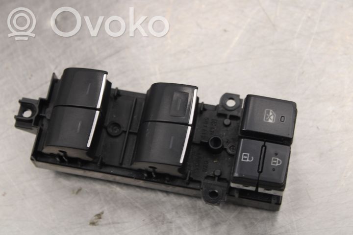 Electric window control switch   8404002160