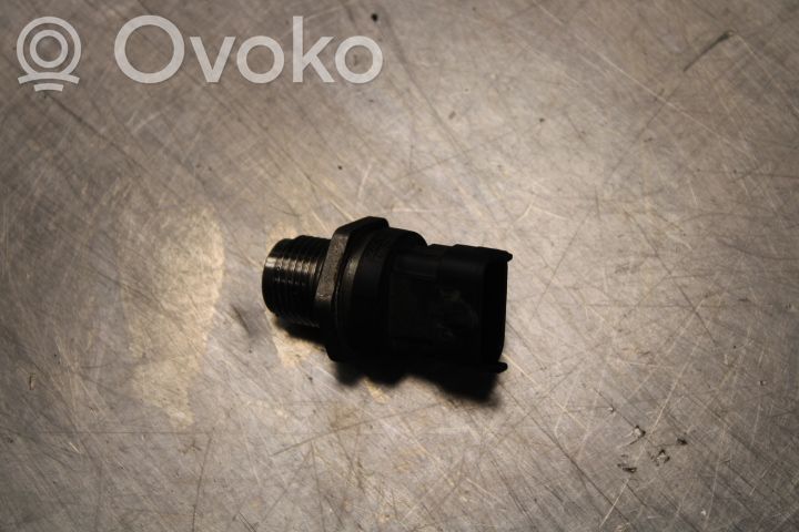 Régulateur de pression de carburant   0281002863