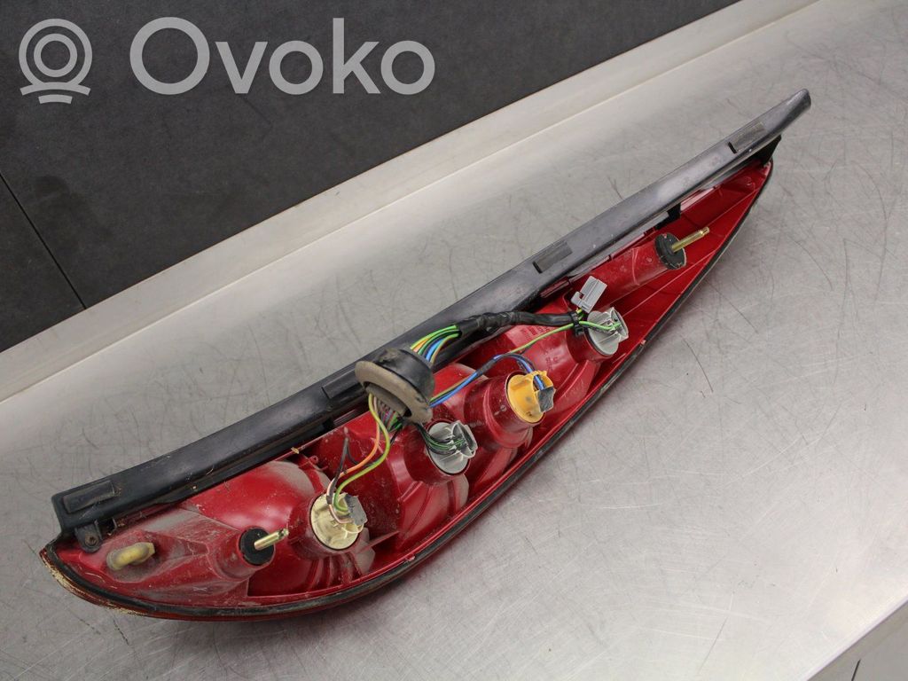 Ford Mondeo Mk III Aizmugurējais lukturis virsbūvē 