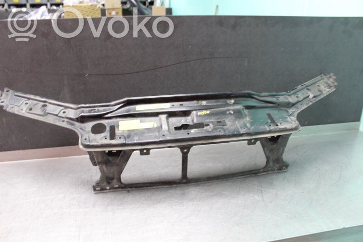 Volvo V70 Pas przedni 
