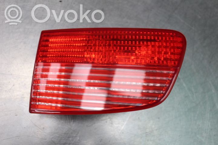 Tailgate rear/tail lights