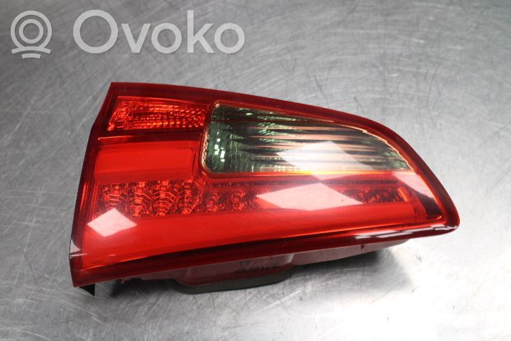 KIA Ceed Aizmugurējais lukturis pārsegā