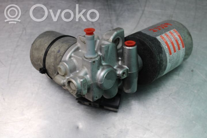 Toyota Camry VIII XV70  Bomba de ABS 
